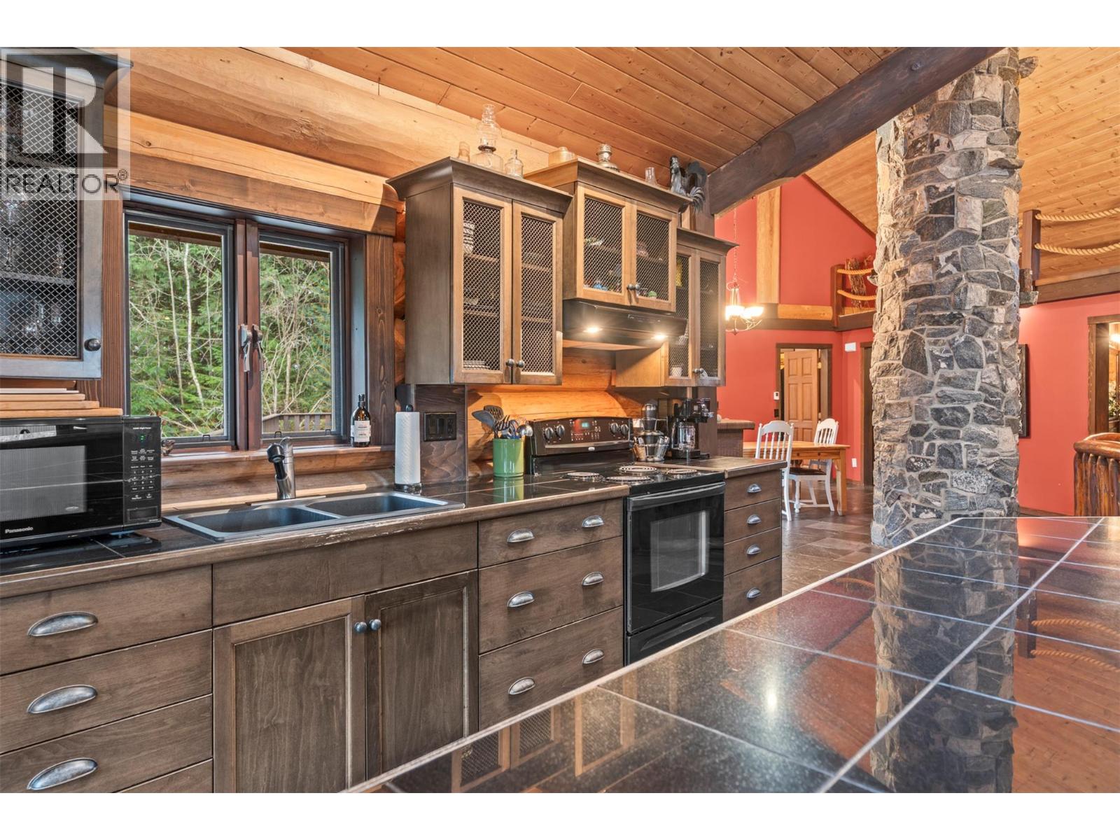 1703 Hillier Road, Sicamous