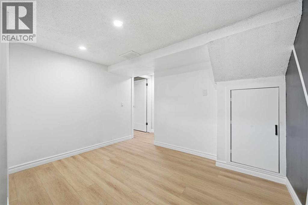 Single Family House for Sale in    Avenue SW Shaganappi Calgary 