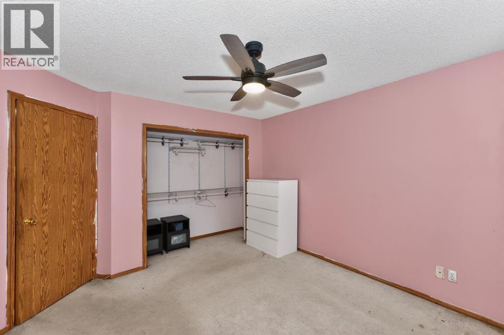 Single Family House 3 Level for Sale in  Somercrest Circle SW Somerset Calgary 