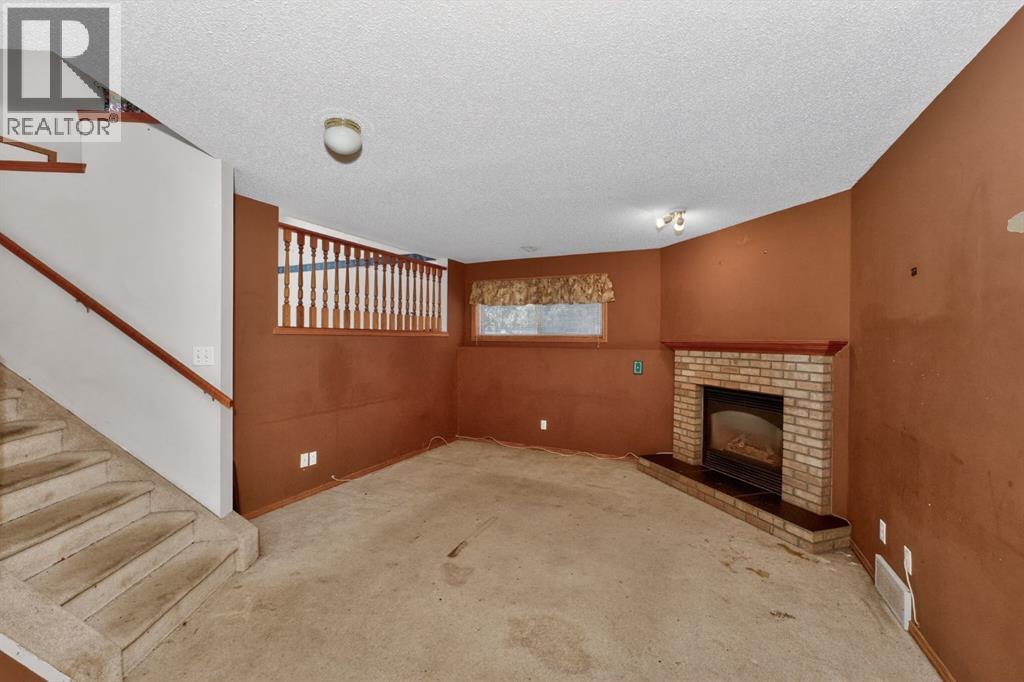 Single Family House 3 Level for Sale in  Somercrest Circle SW Somerset Calgary 