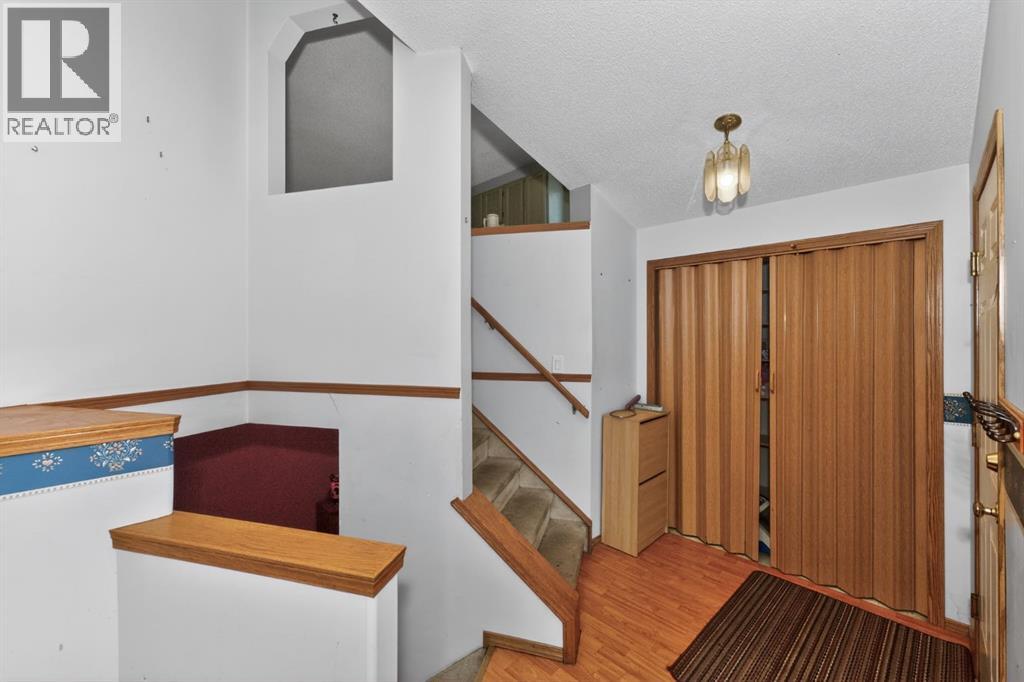 Single Family House 3 Level for Sale in  Somercrest Circle SW Somerset Calgary 