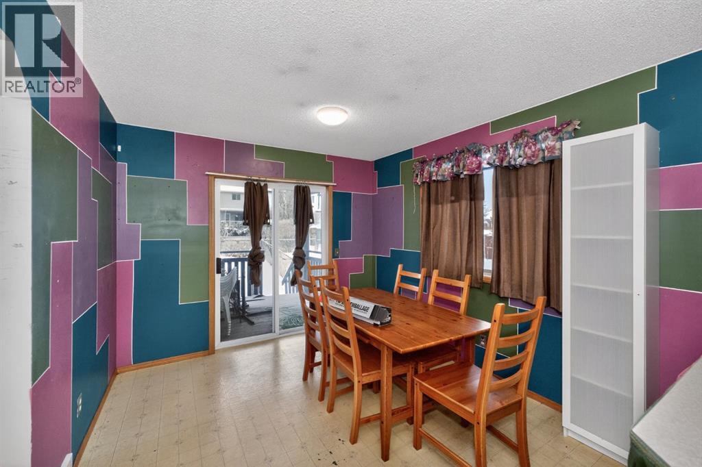 Single Family House 3 Level for Sale in  Somercrest Circle SW Somerset Calgary 