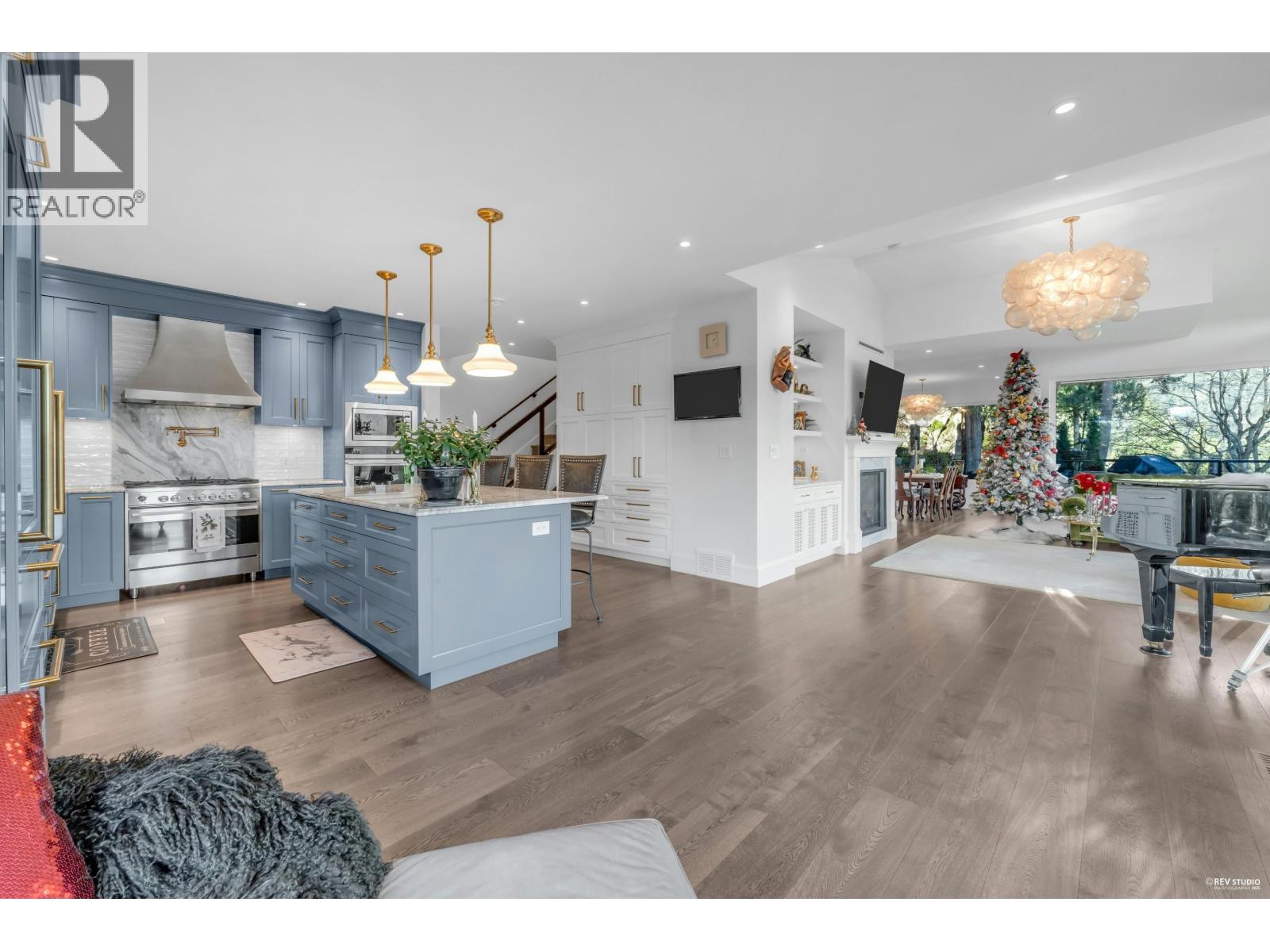 1812 CARDINAL CRESCENT, North Vancouver