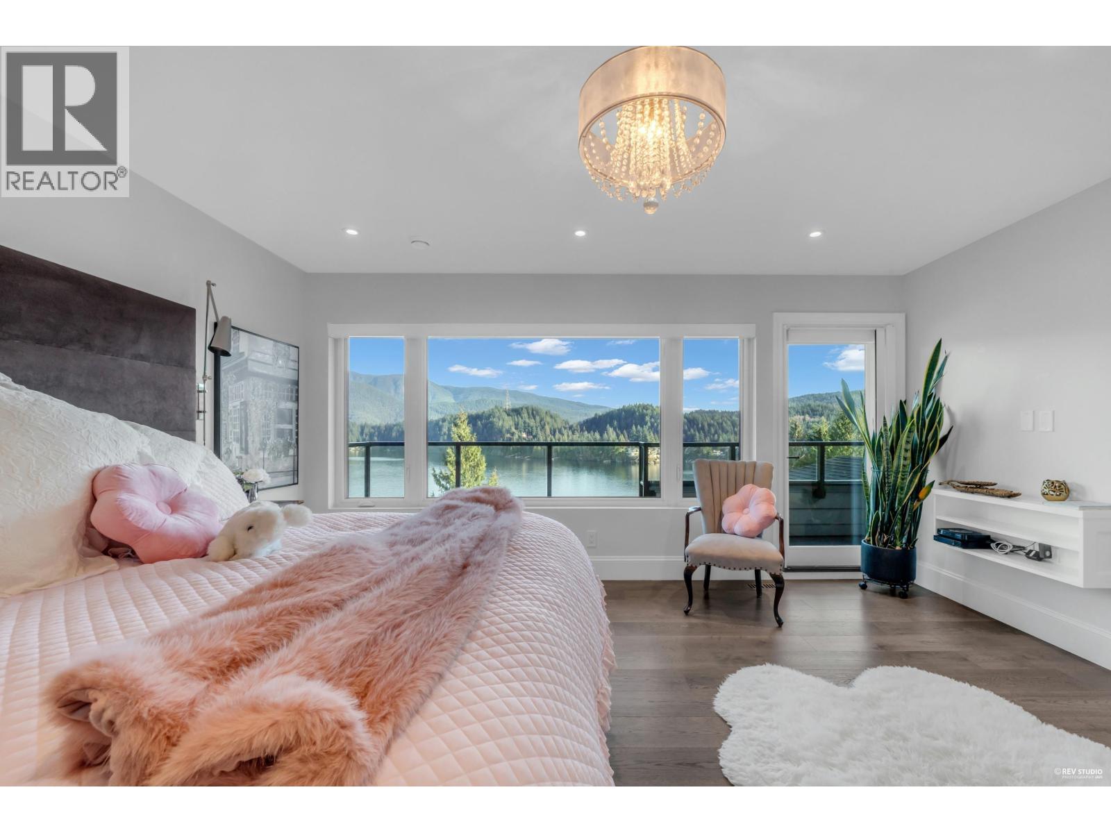 1812 CARDINAL CRESCENT, North Vancouver