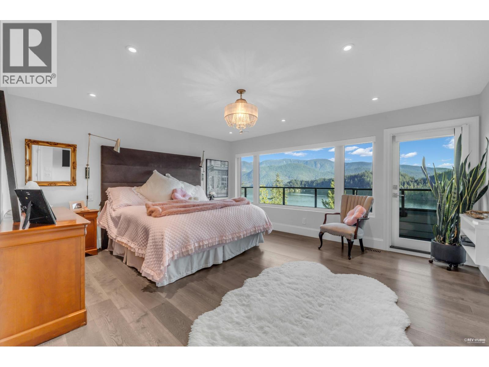 1812 CARDINAL CRESCENT, North Vancouver