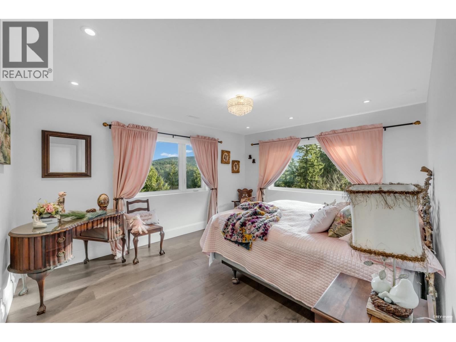 1812 CARDINAL CRESCENT, North Vancouver