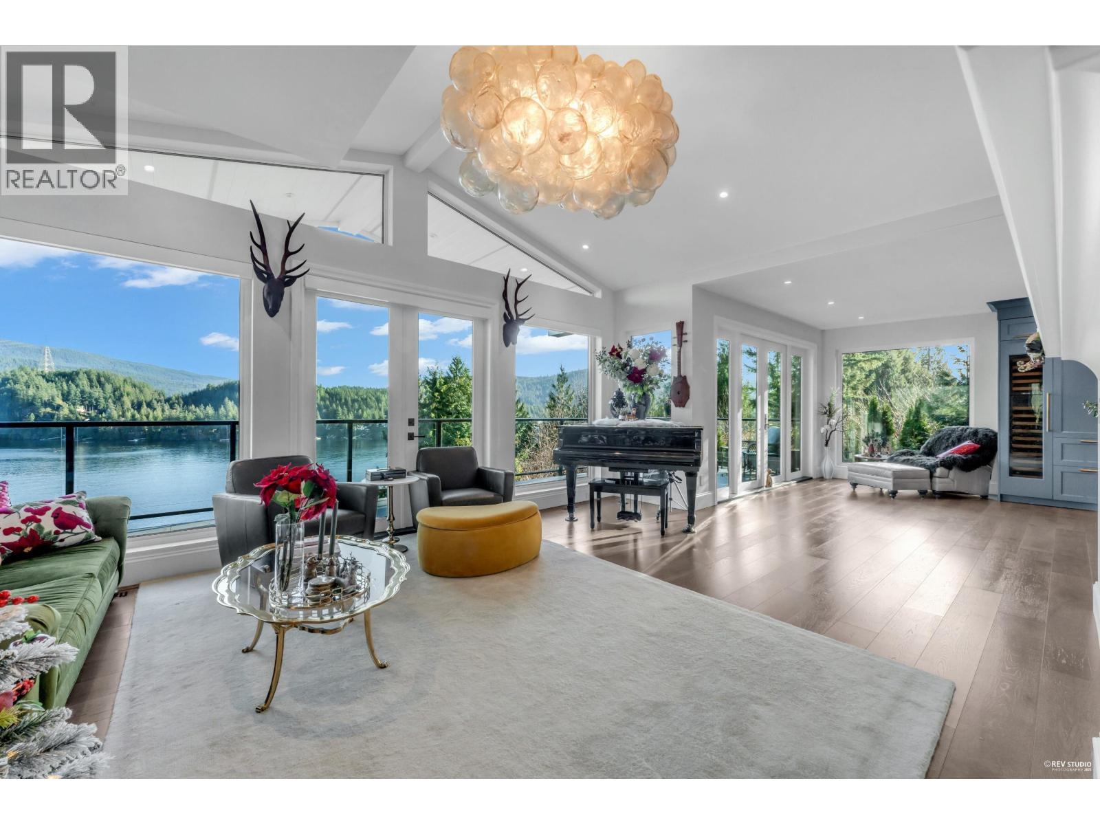 1812 CARDINAL CRESCENT, North Vancouver