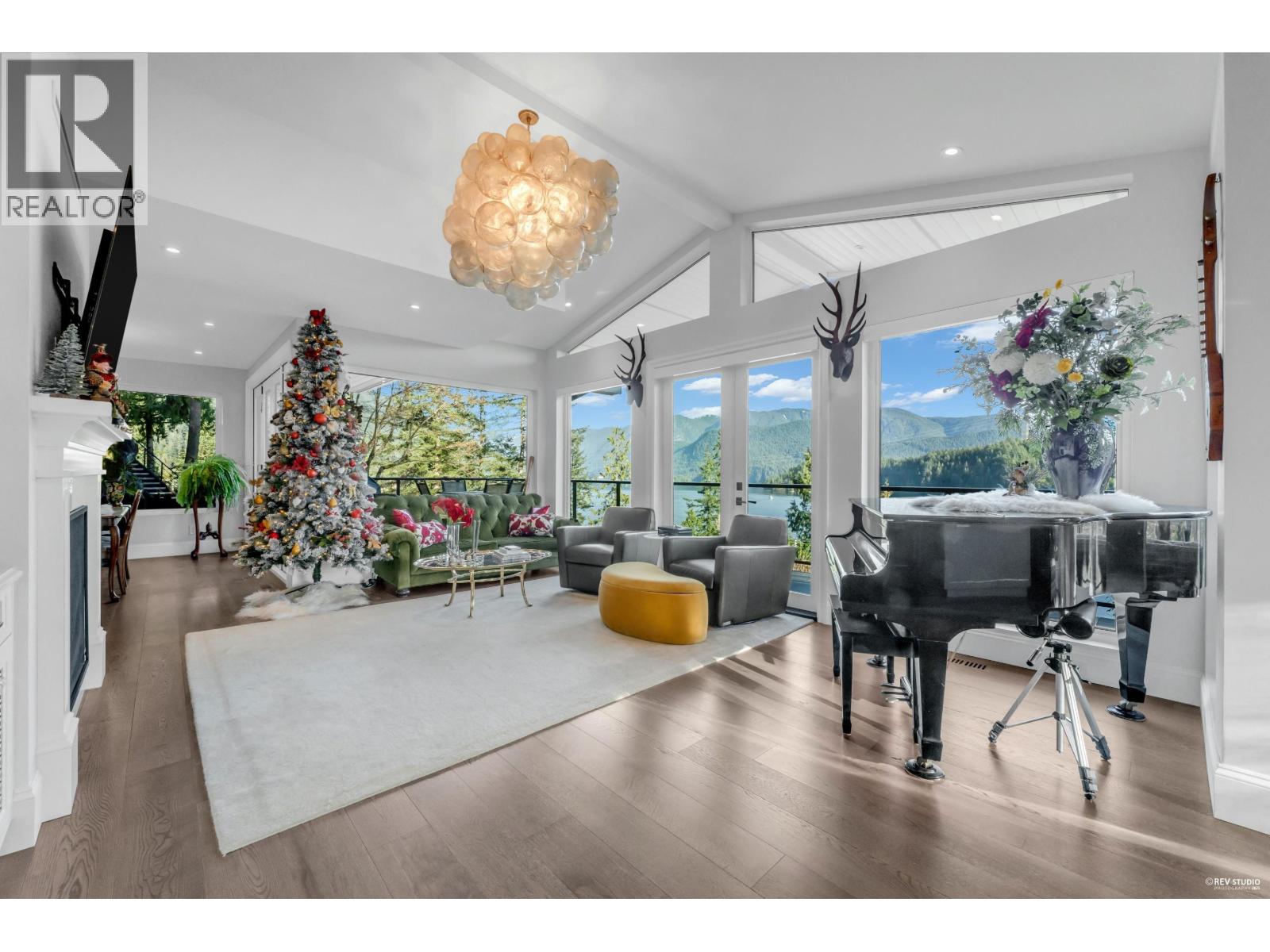 1812 CARDINAL CRESCENT, North Vancouver