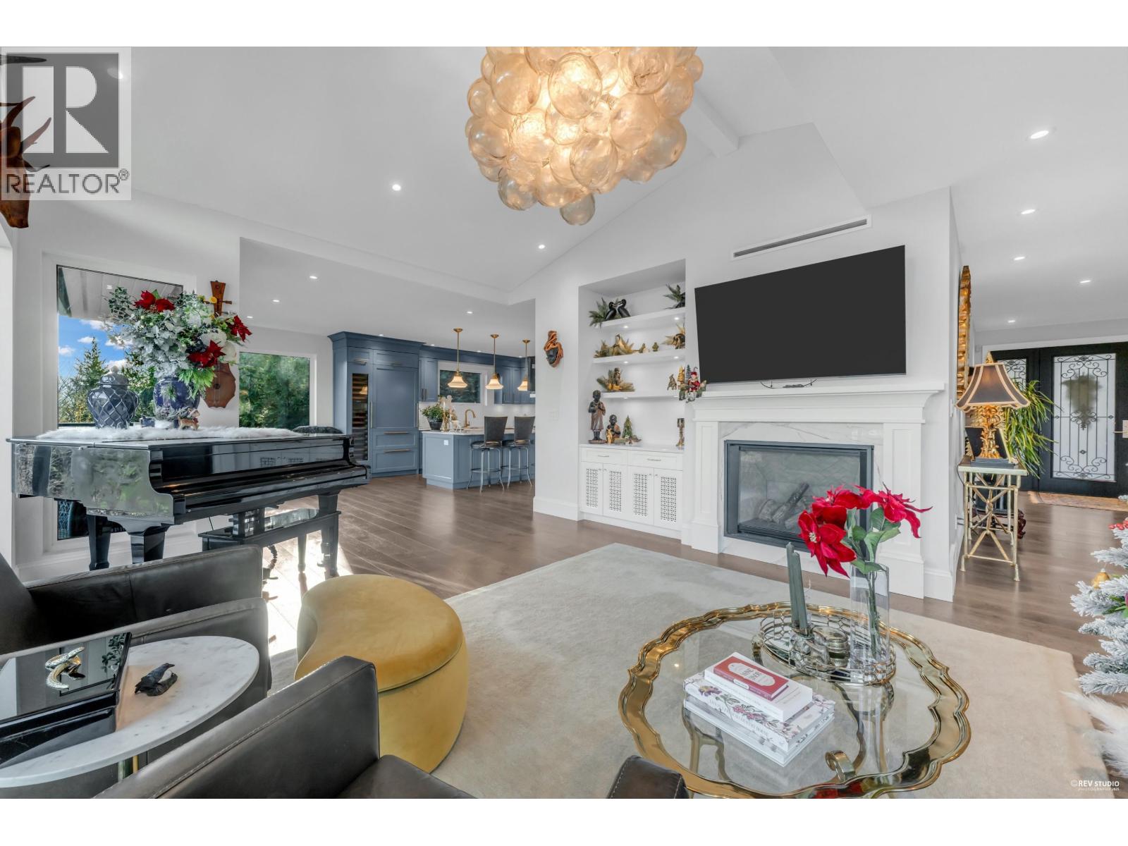 1812 CARDINAL CRESCENT, North Vancouver