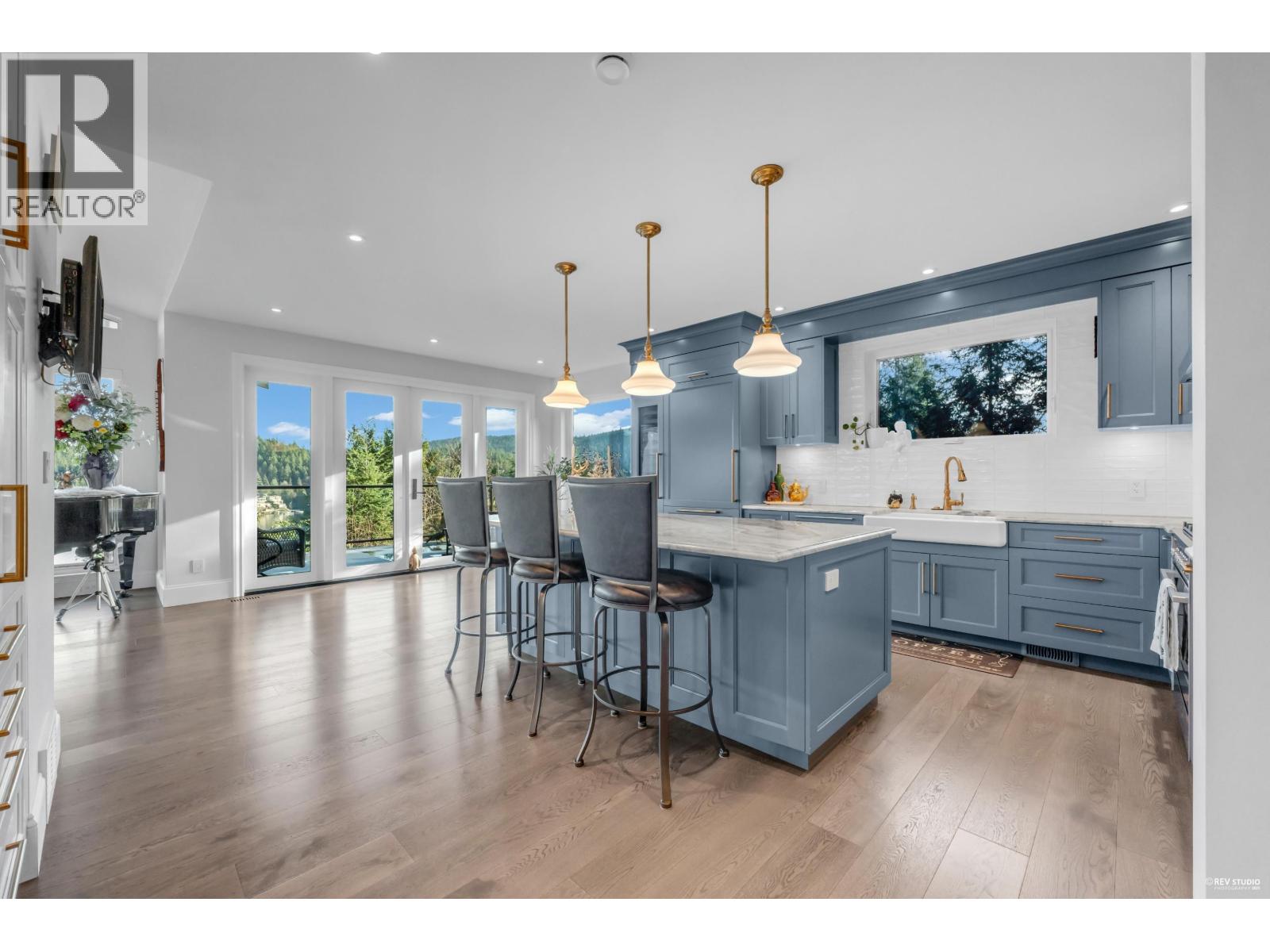 1812 CARDINAL CRESCENT, North Vancouver