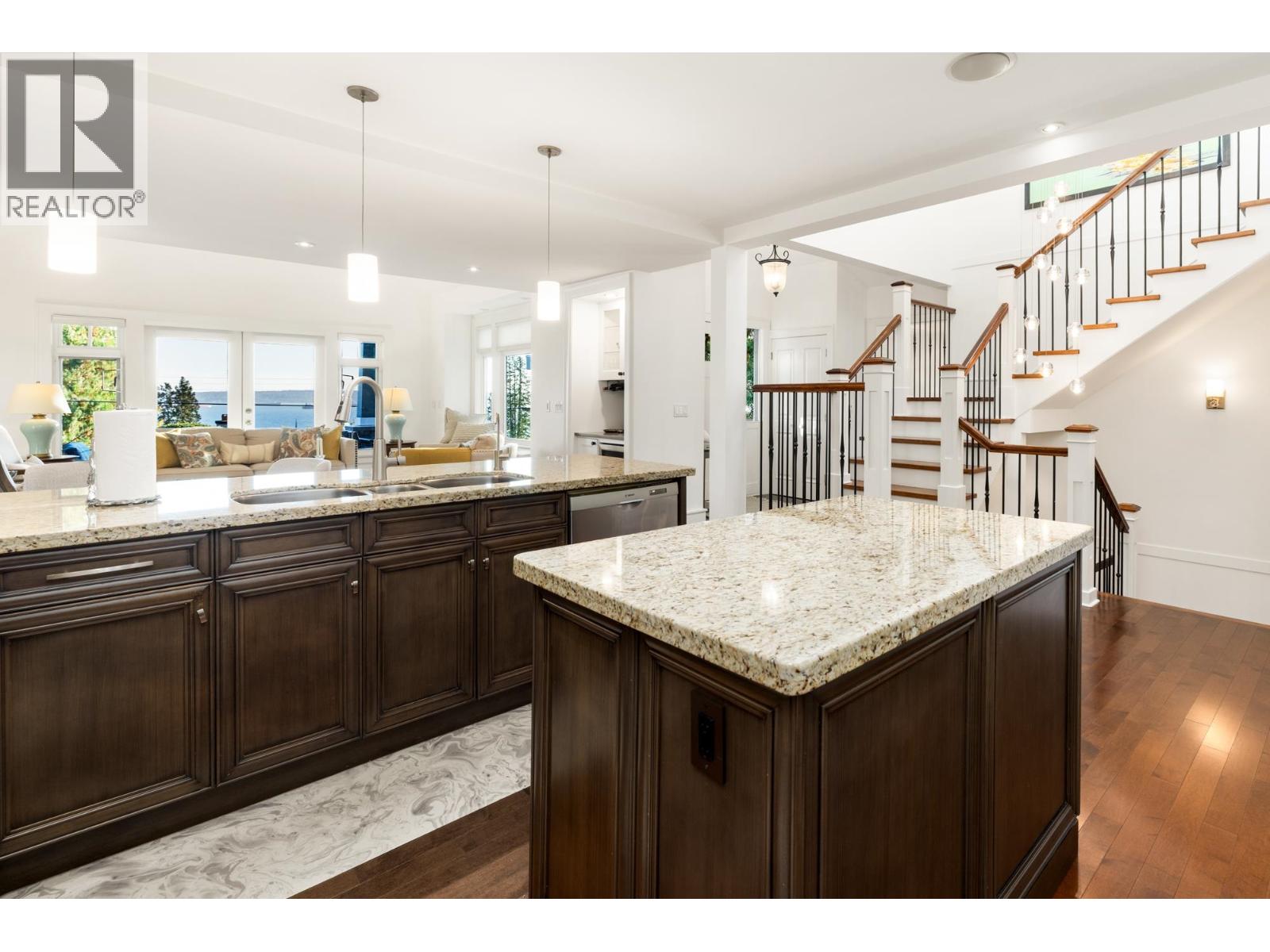 2623 LAWSON AVENUE, West Vancouver