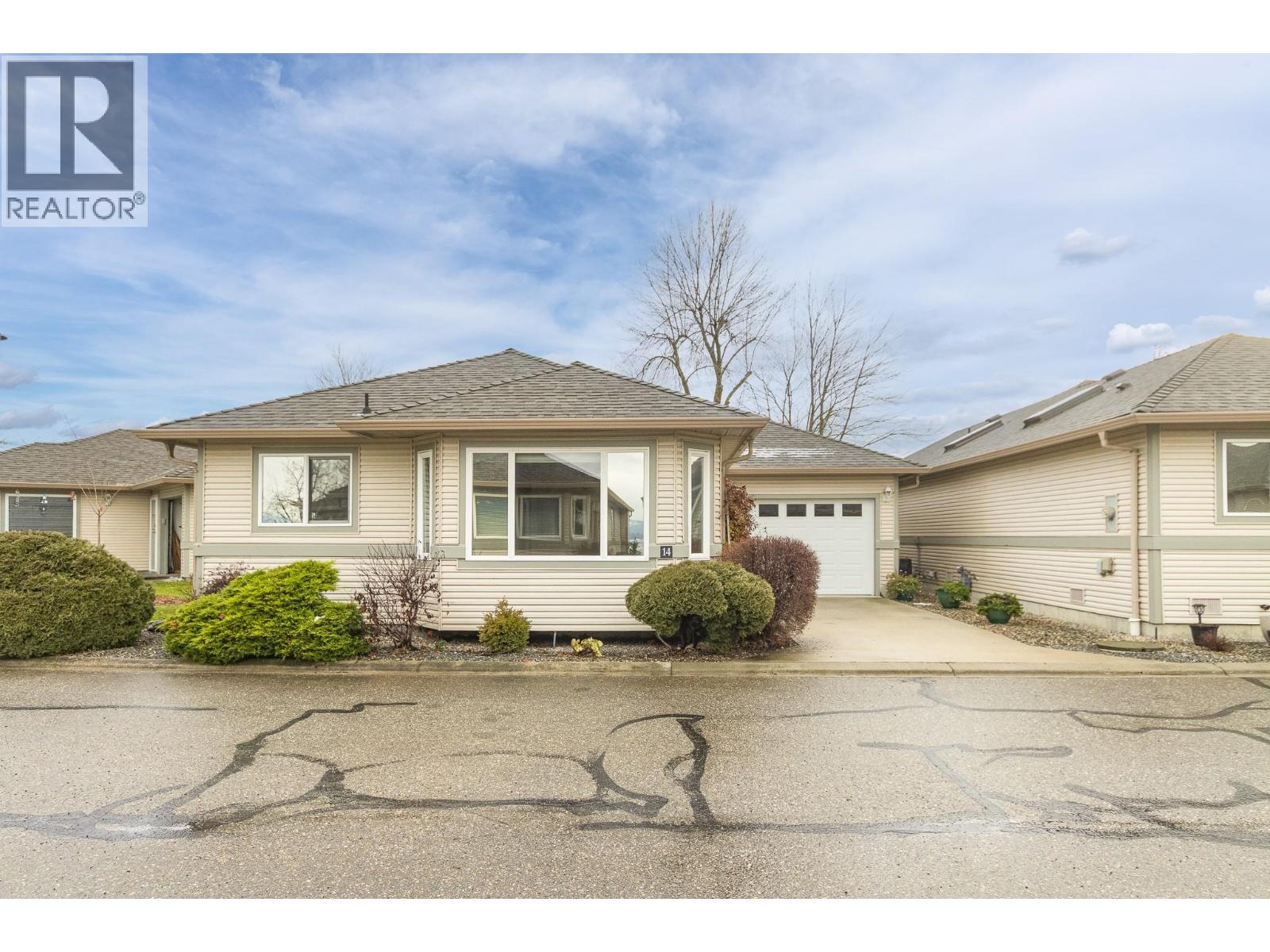 14 111 Harbourfront Drive Northwest, Salmon Arm