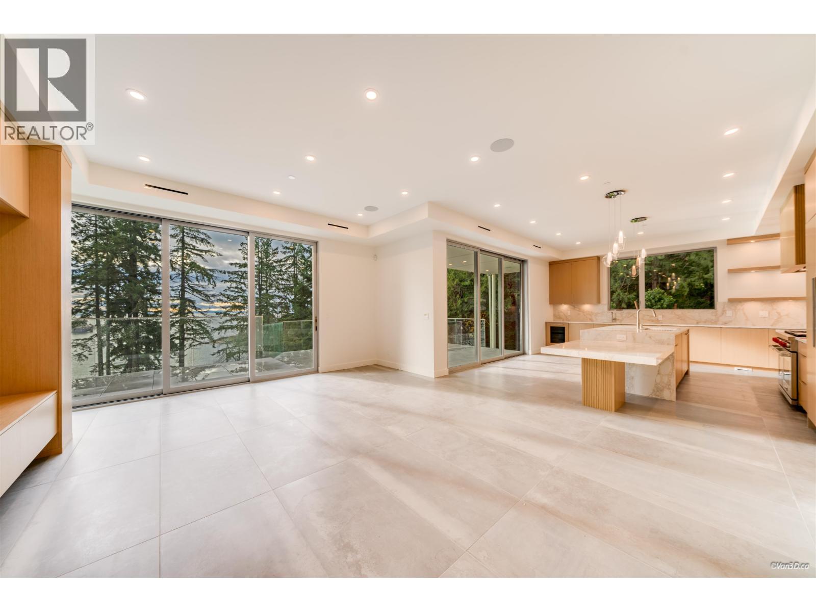 4437 PICCADILLY NORTH, West Vancouver