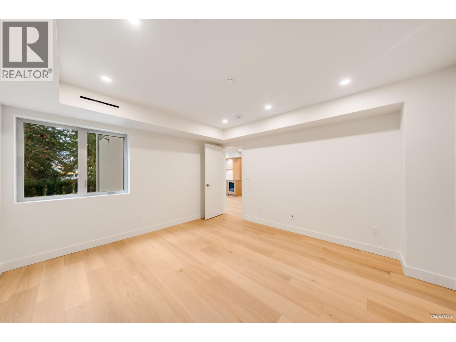 4437 PICCADILLY NORTH, West Vancouver