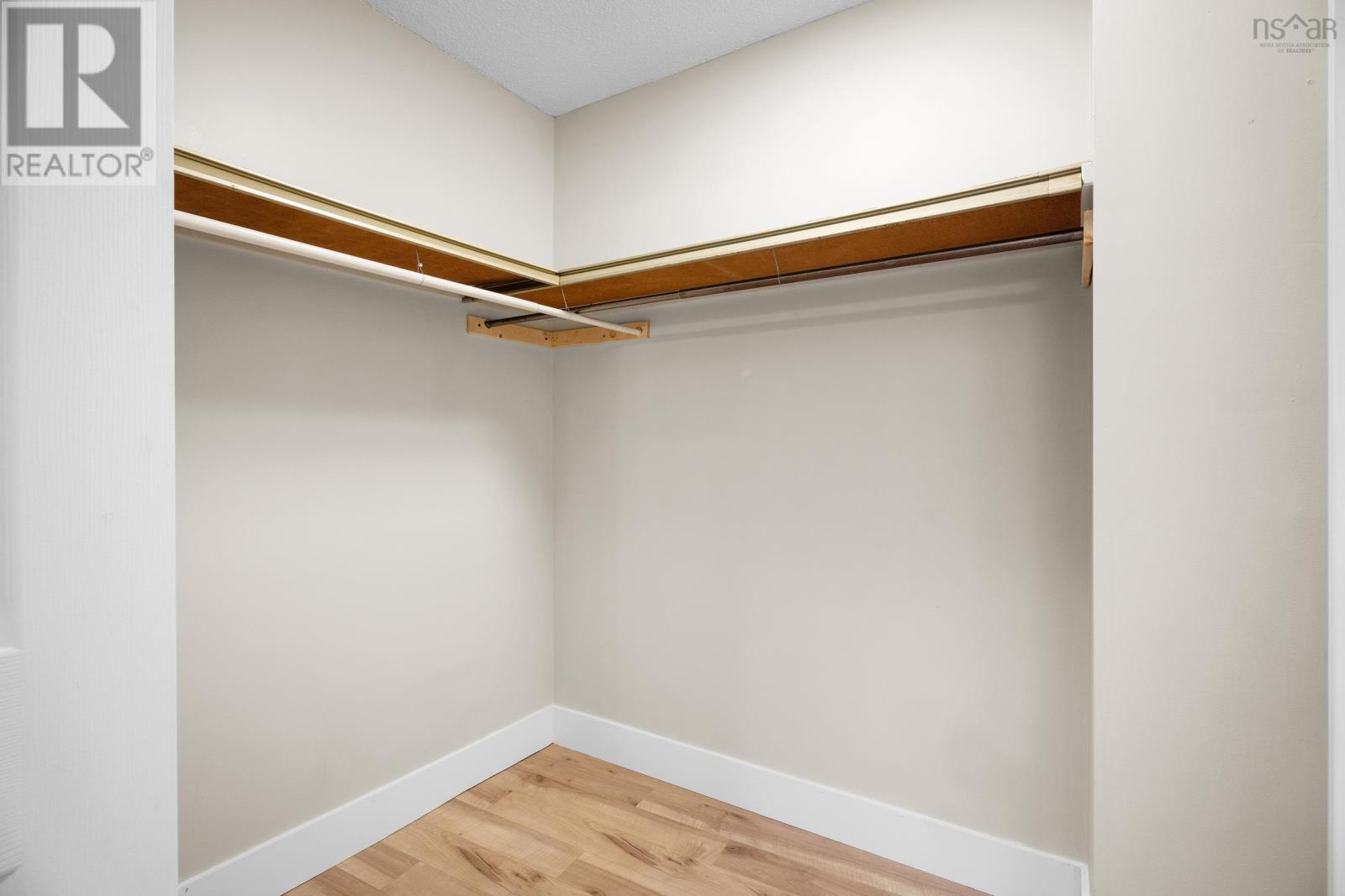 Property 23 of 47 of 302 5561 Heatherwood Court