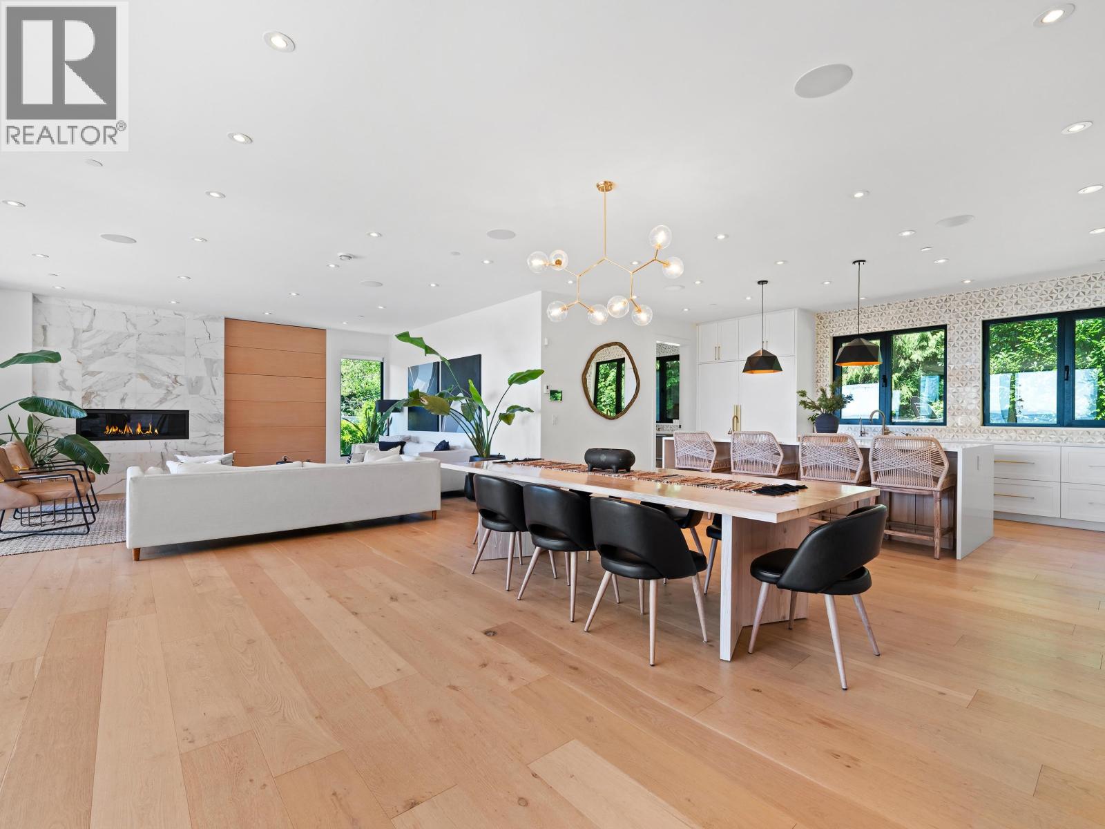 4701 PICCADILLY SOUTH ROAD, West Vancouver