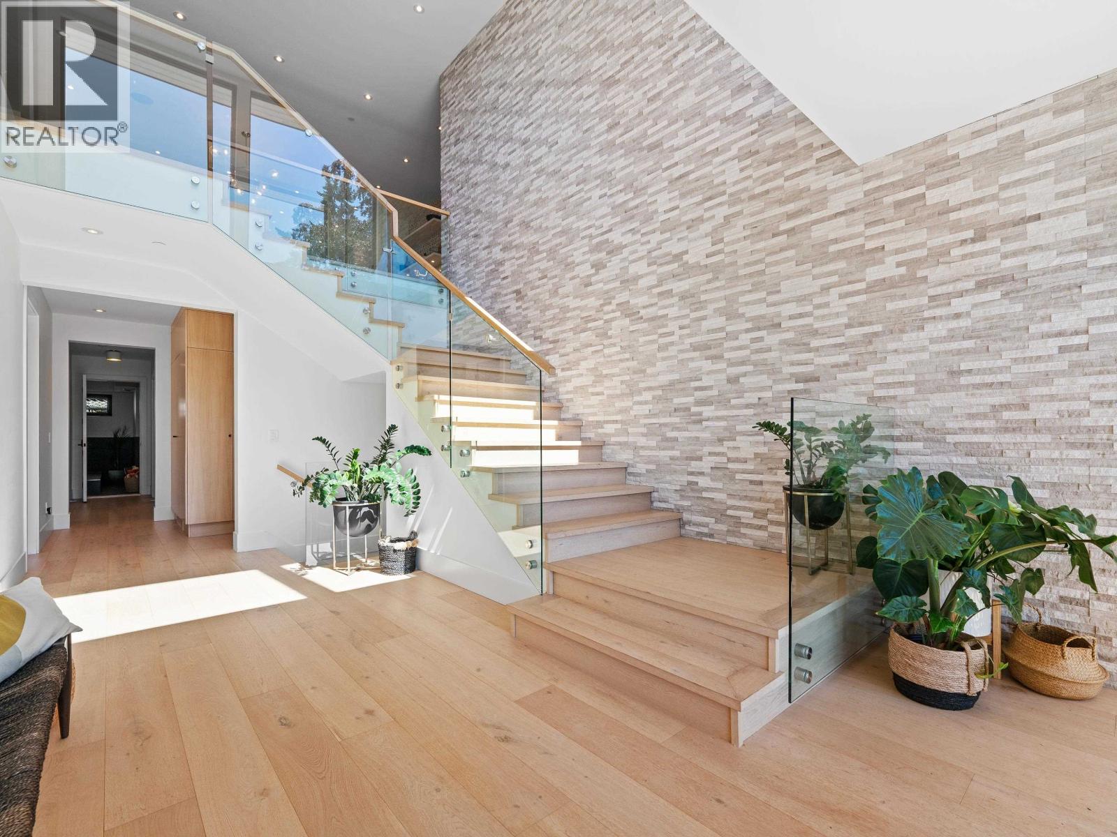 4701 PICCADILLY SOUTH ROAD, West Vancouver