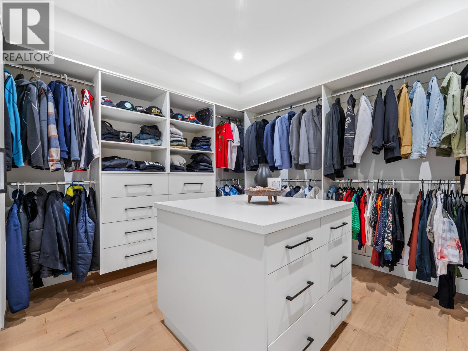 4701 PICCADILLY SOUTH ROAD, West Vancouver