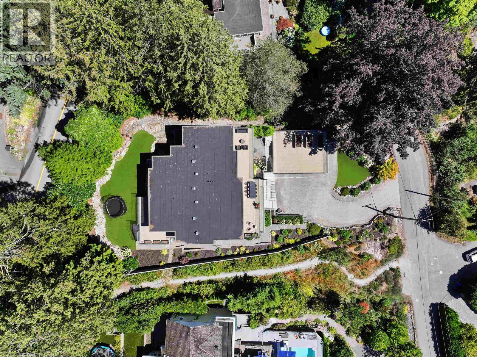 4701 PICCADILLY SOUTH ROAD, West Vancouver