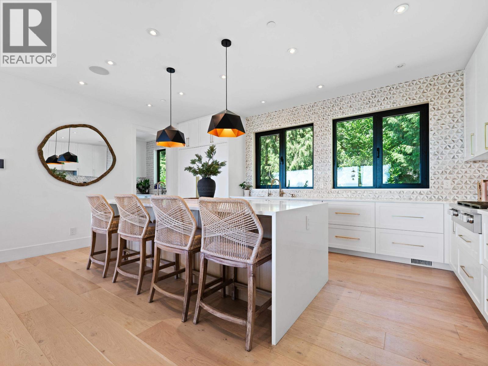 4701 PICCADILLY SOUTH ROAD, West Vancouver