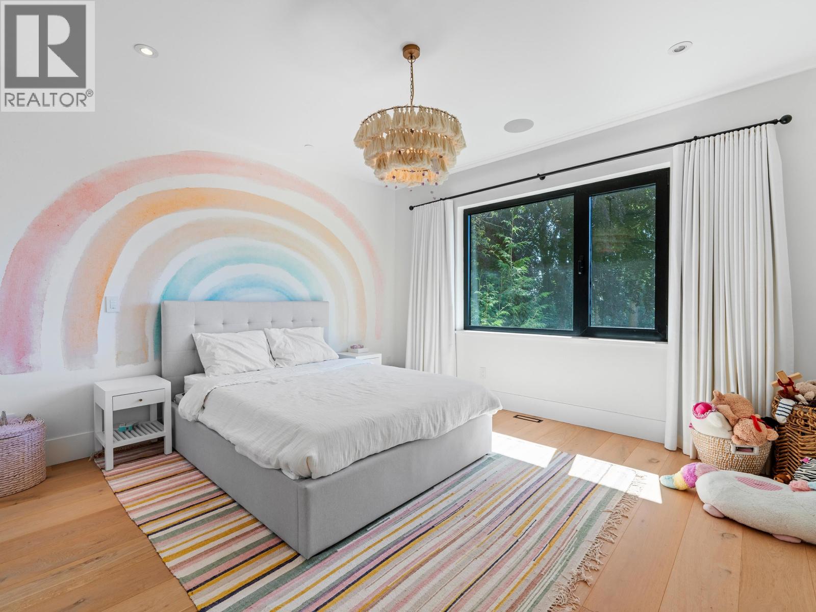 4701 PICCADILLY SOUTH ROAD, West Vancouver