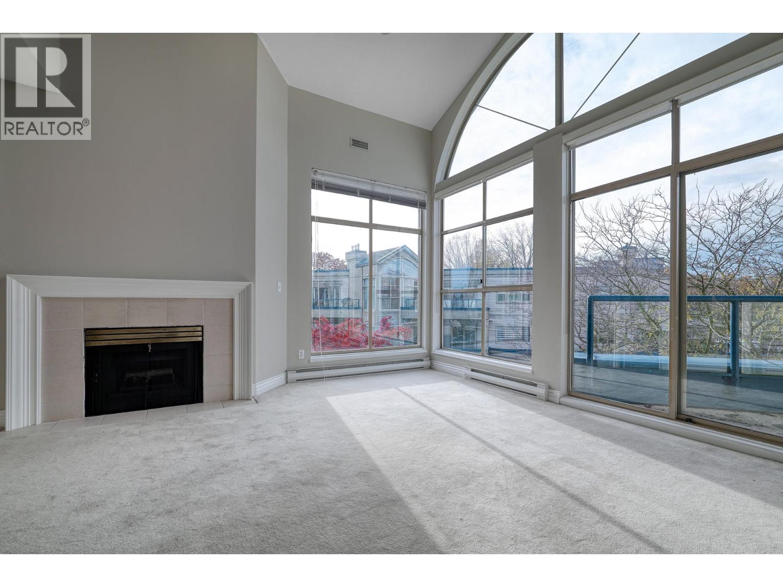 #304-4753 RIVER Road West, Ladner