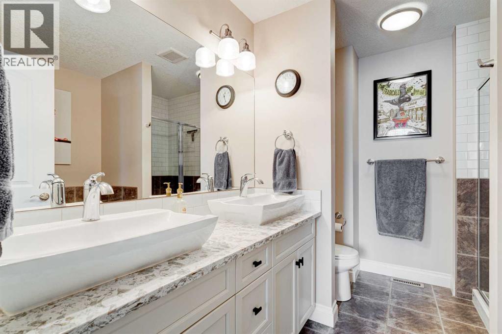 Single Family House for Sale in  Quarry Park Boulevard SE Douglasdale/Glen Calgary 