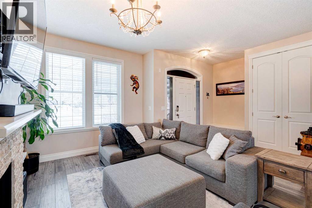 Single Family House for Sale in  Quarry Park Boulevard SE Douglasdale/Glen Calgary 