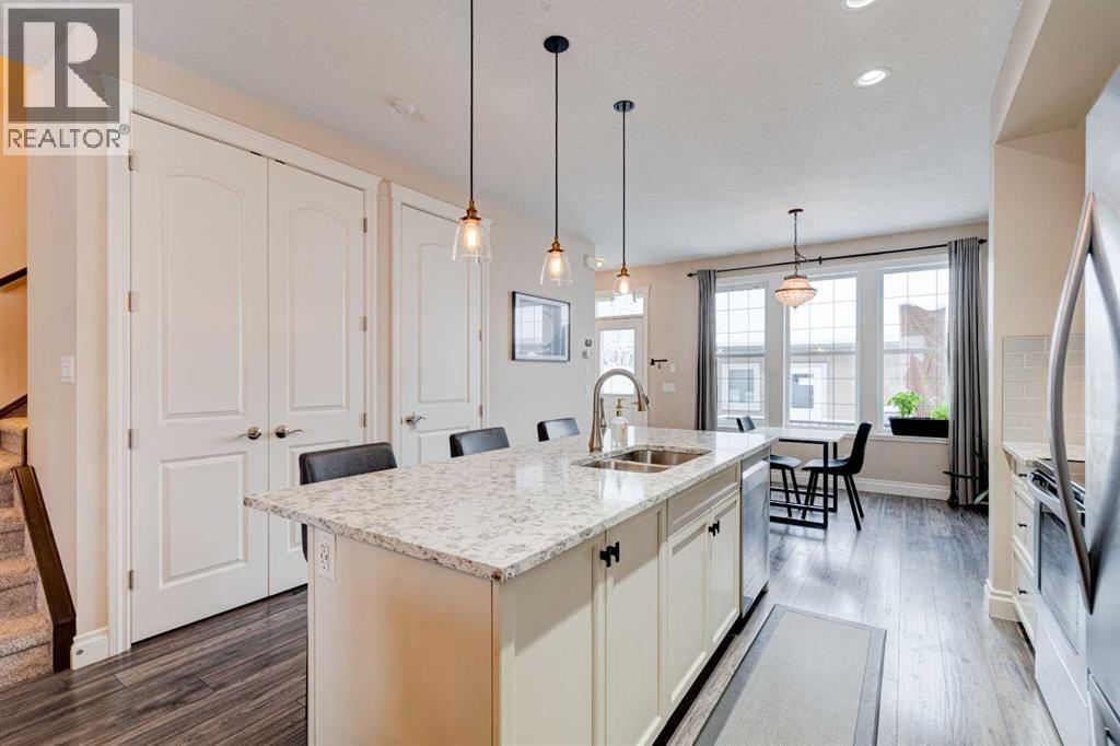 Single Family House for Sale in  Quarry Park Boulevard SE Douglasdale/Glen Calgary 