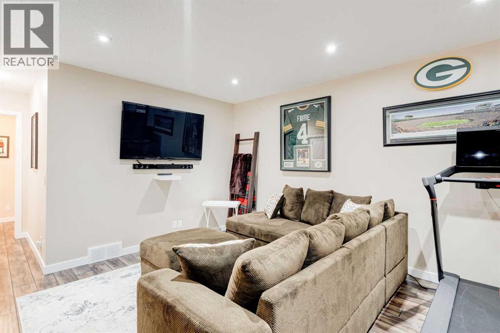 Single Family House for Sale in  Quarry Park Boulevard SE Douglasdale/Glen Calgary 