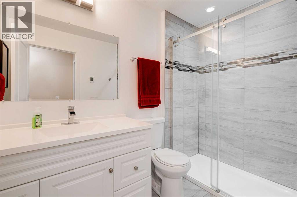 Single Family House for Sale in  Quarry Park Boulevard SE Douglasdale/Glen Calgary 