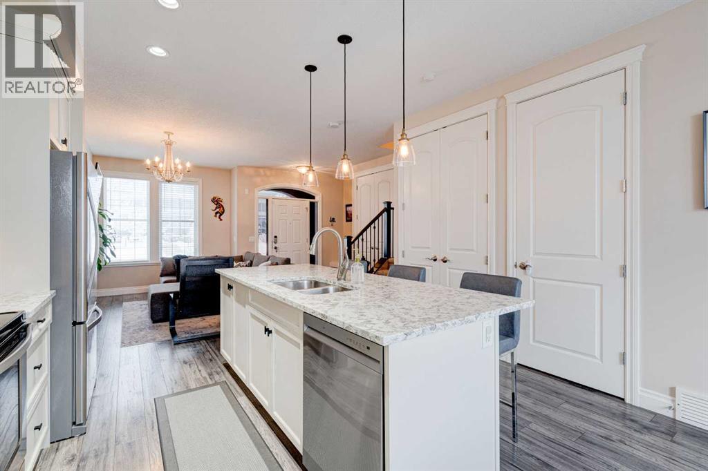 Single Family House for Sale in  Quarry Park Boulevard SE Douglasdale/Glen Calgary 