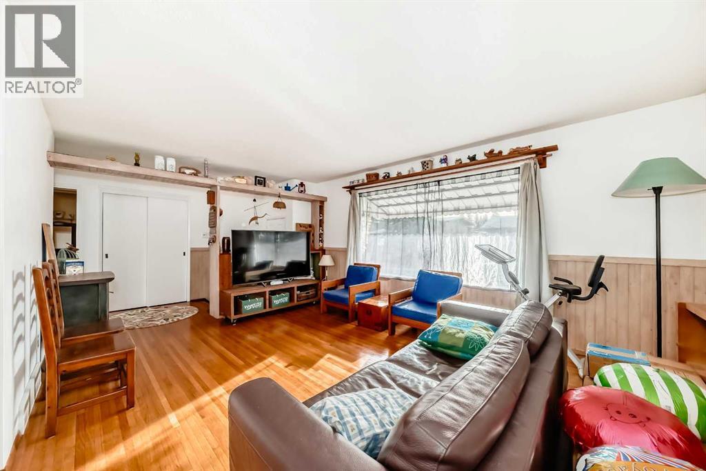 Single Family House Bungalow for Sale in  Vandergrift Crescent NW Varsity Calgary 