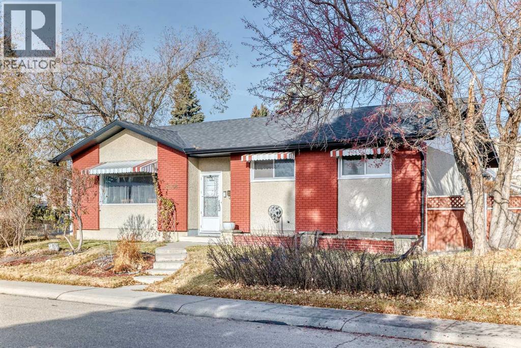 Single Family House Bungalow for Sale in  Vandergrift Crescent NW Varsity Calgary 