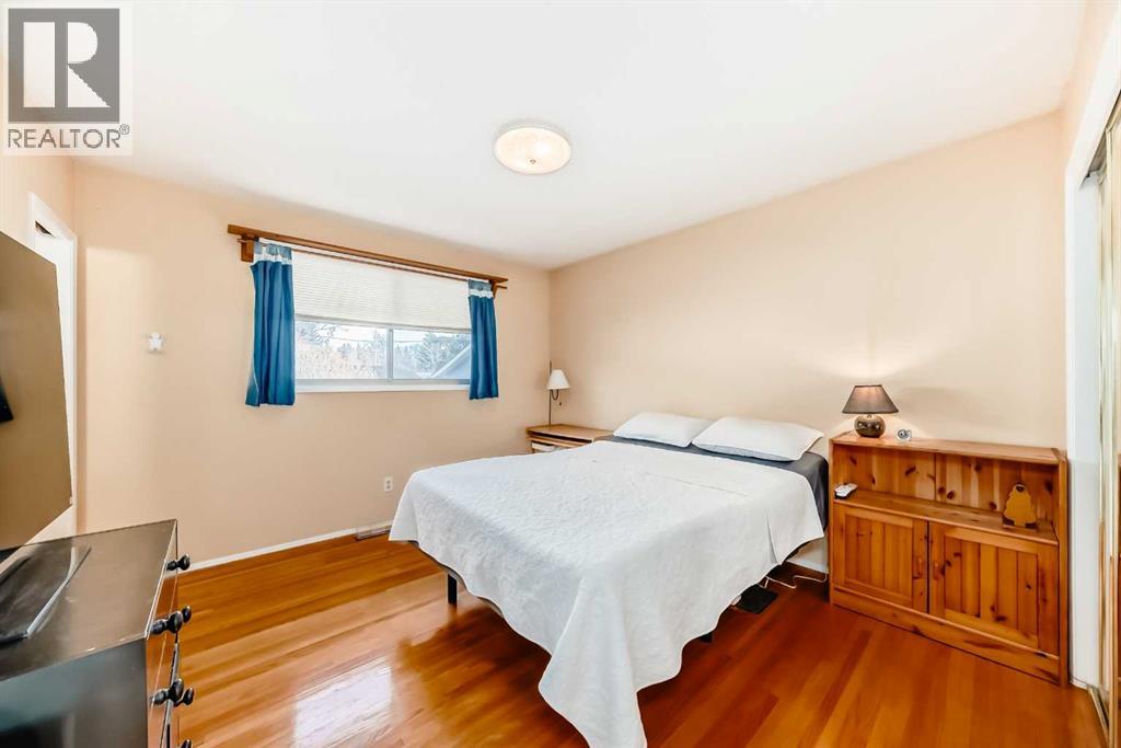 Single Family House Bungalow for Sale in  Vandergrift Crescent NW Varsity Calgary 