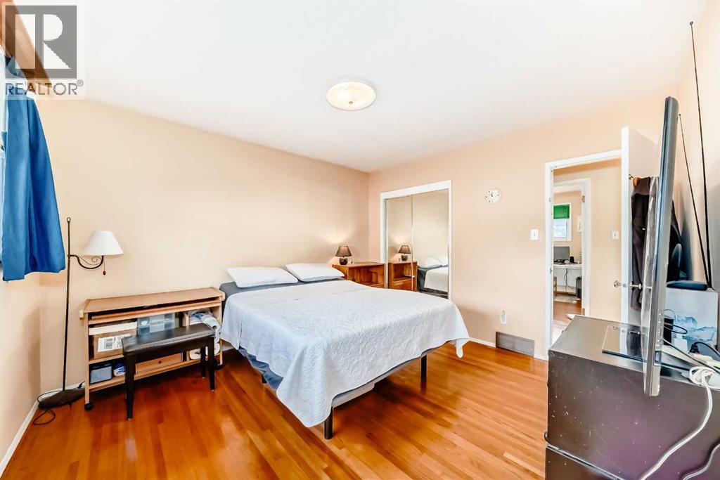 Single Family House Bungalow for Sale in  Vandergrift Crescent NW Varsity Calgary 