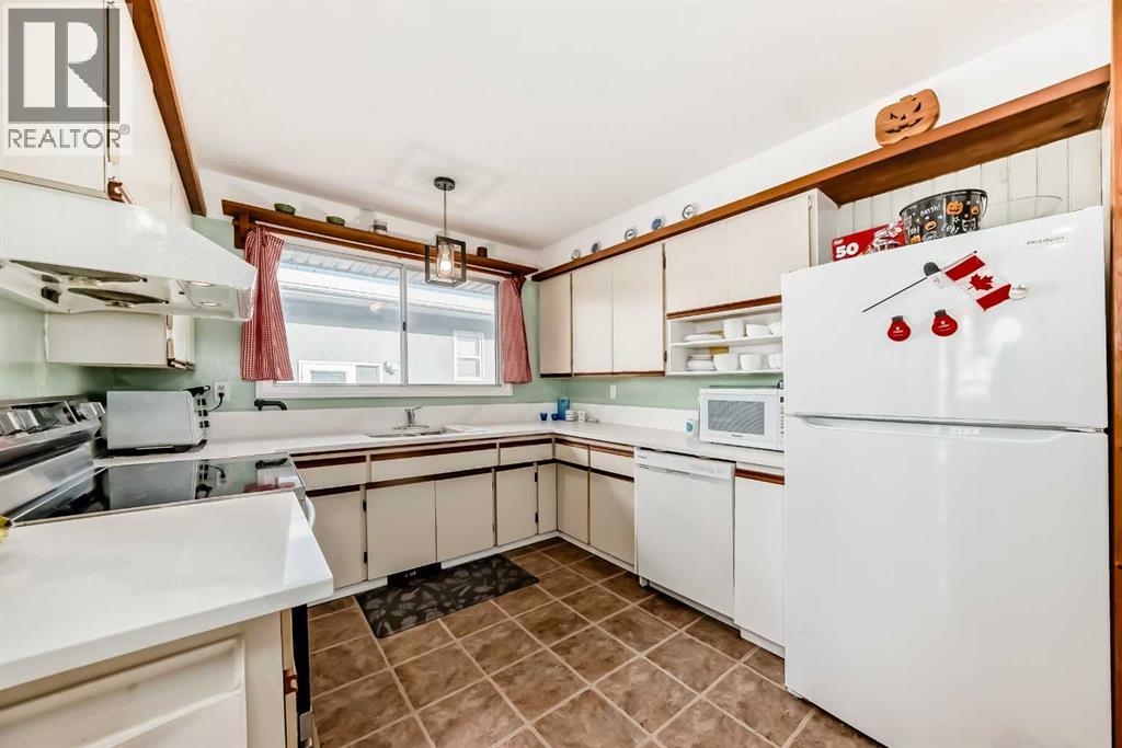 Single Family House Bungalow for Sale in  Vandergrift Crescent NW Varsity Calgary 