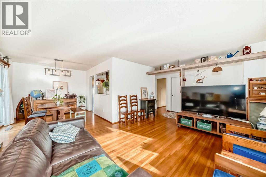 Single Family House Bungalow for Sale in  Vandergrift Crescent NW Varsity Calgary 