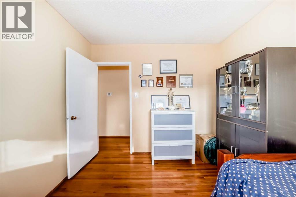 Single Family House Bungalow for Sale in  Vandergrift Crescent NW Varsity Calgary 