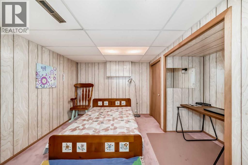 Single Family House Bungalow for Sale in  Vandergrift Crescent NW Varsity Calgary 