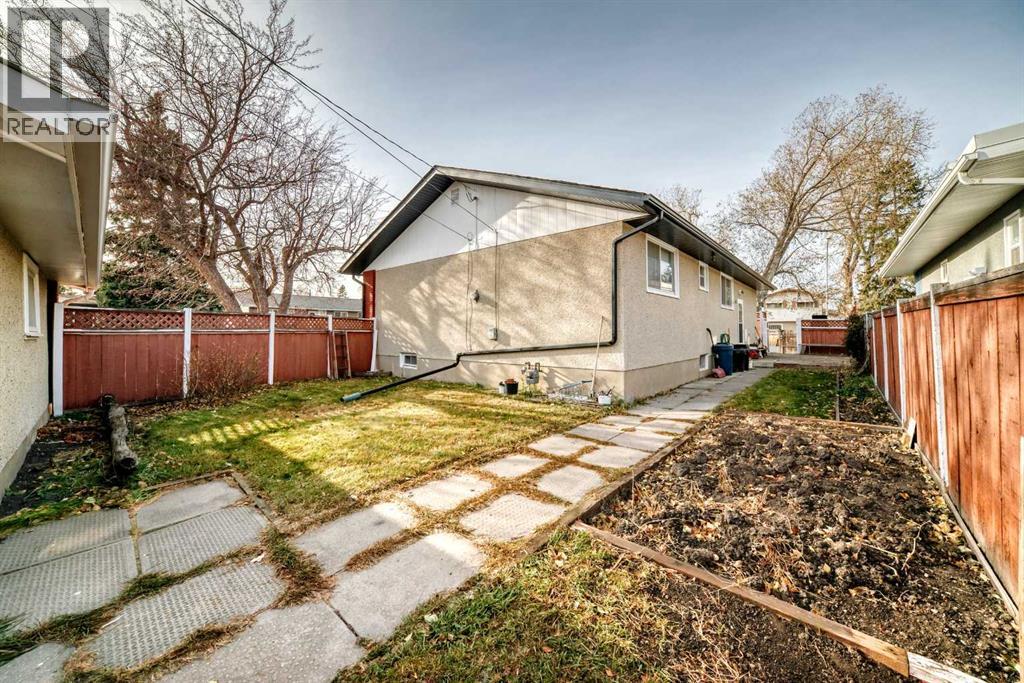 Single Family House Bungalow for Sale in  Vandergrift Crescent NW Varsity Calgary 