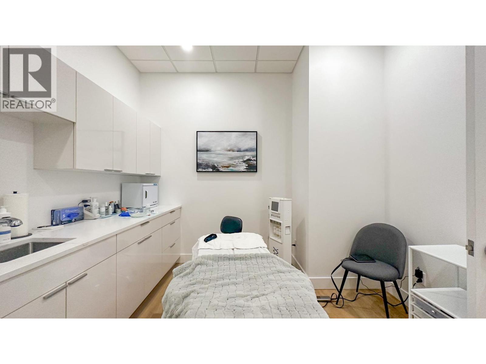 102 3320 Richter Street, Kelowna