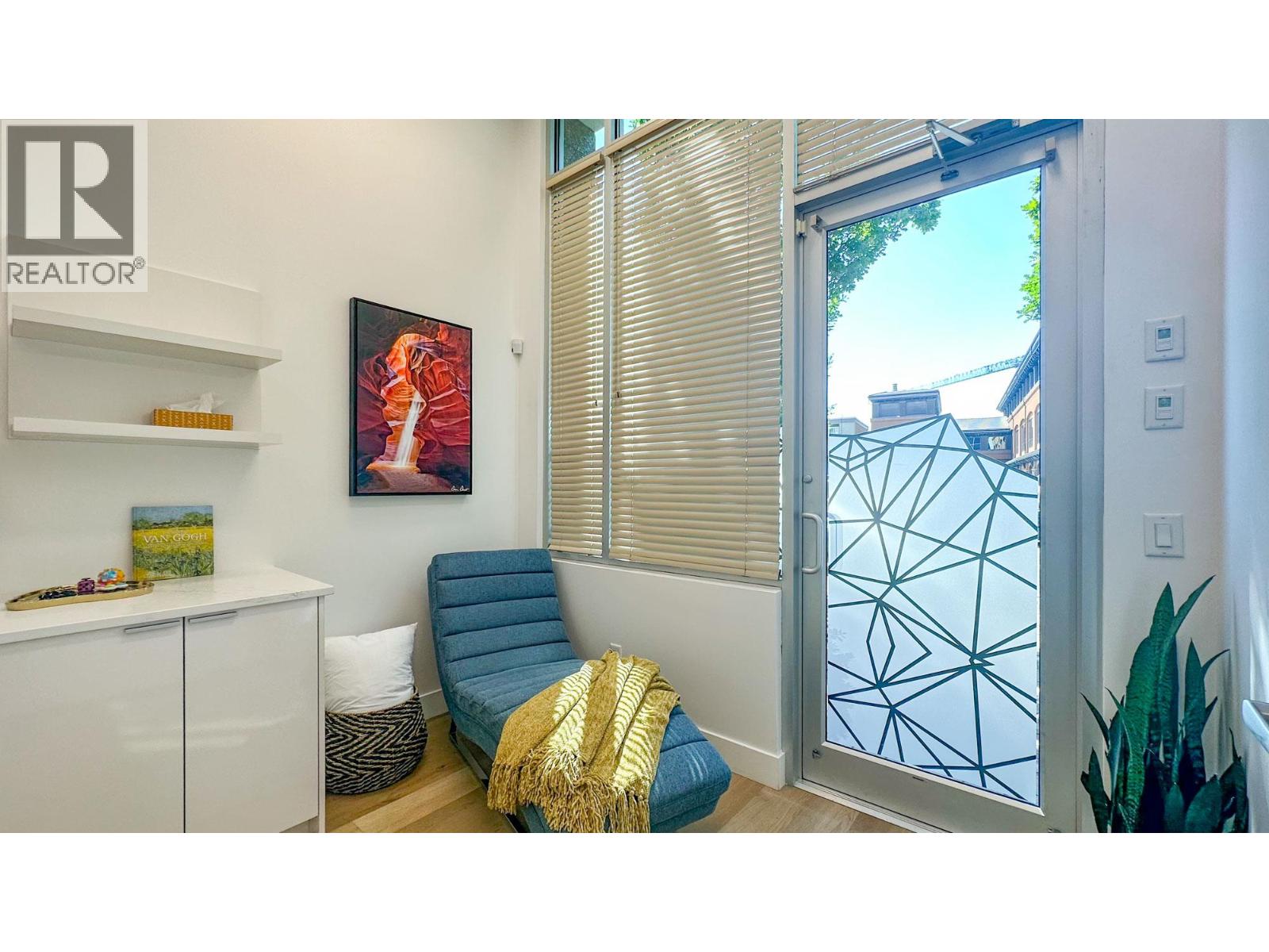 102 3320 Richter Street, Kelowna