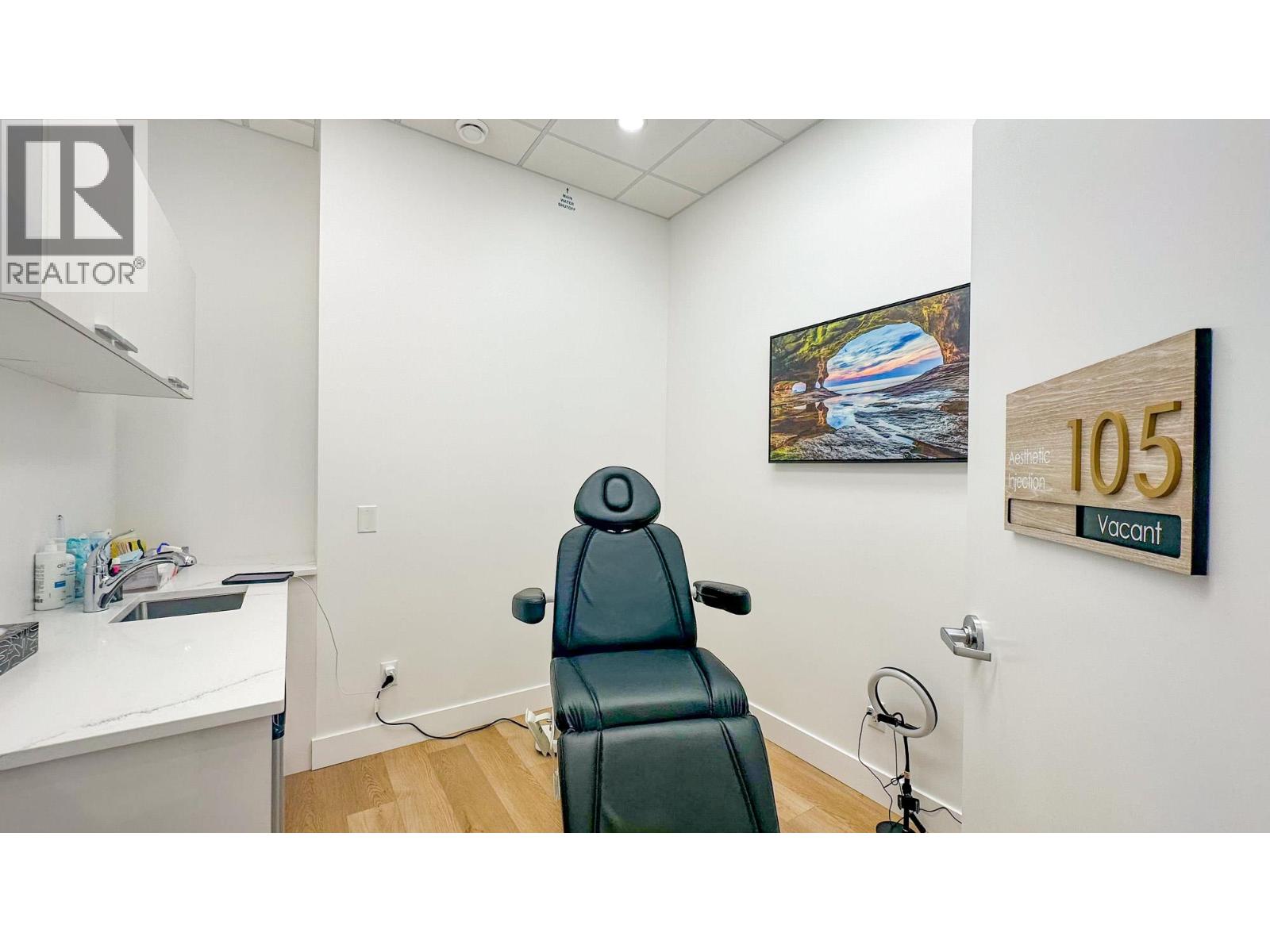 102 3320 Richter Street, Kelowna