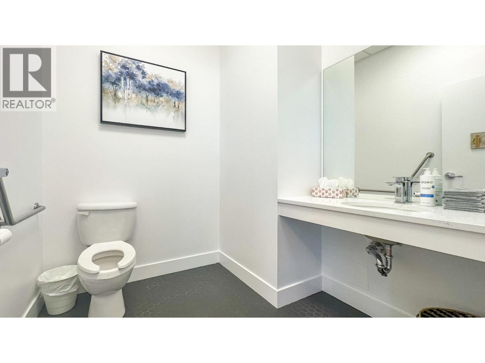 102 3320 Richter Street, Kelowna