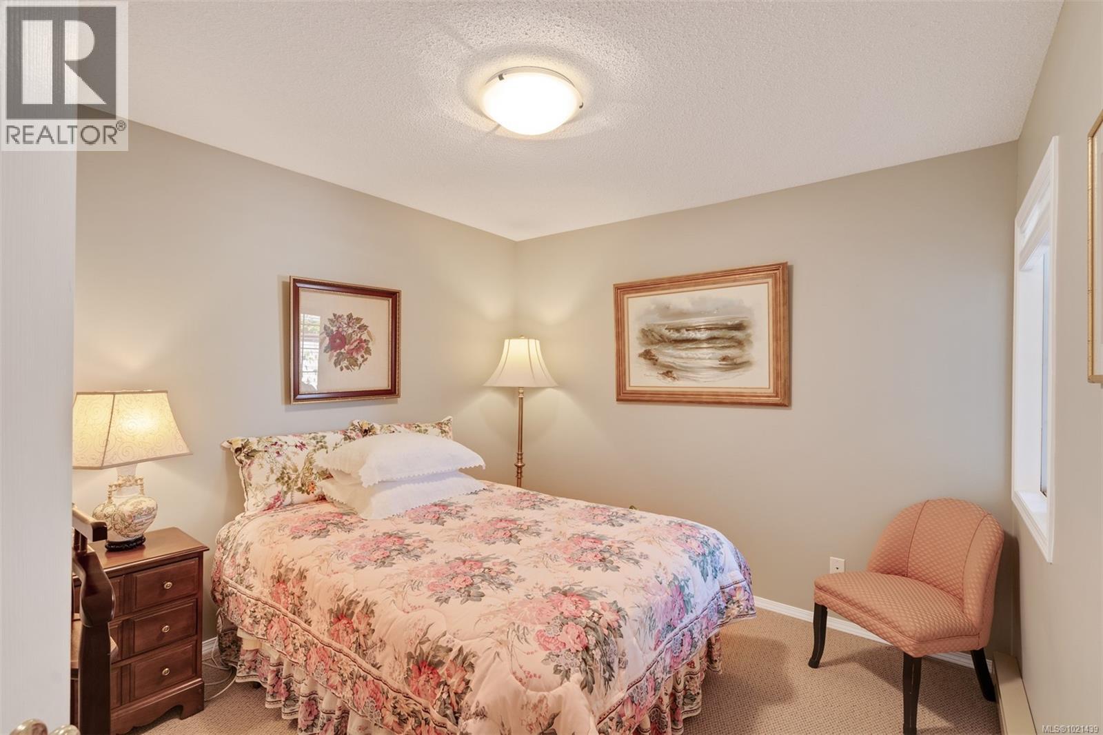 22 901 Kentwood Lane, Saanich