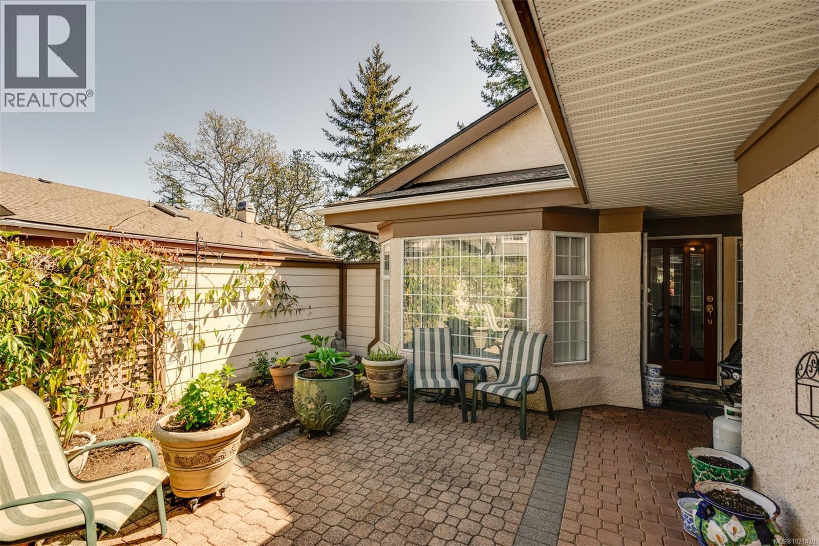 22 901 Kentwood Lane, Saanich