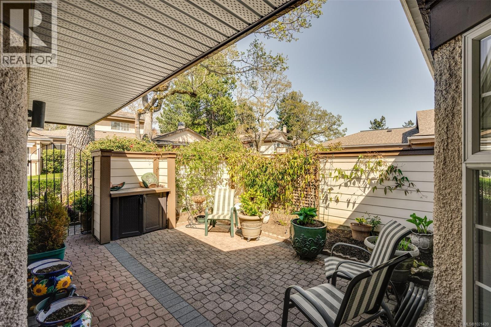 22 901 Kentwood Lane, Saanich