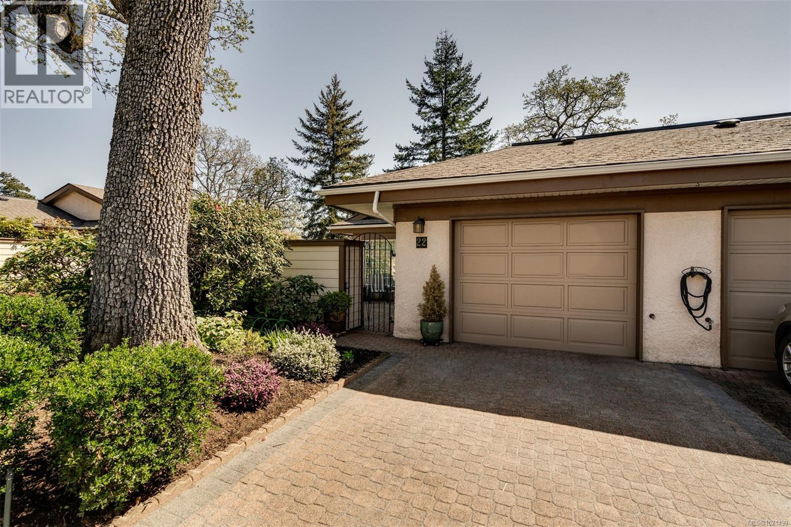 22 901 Kentwood Lane, Saanich