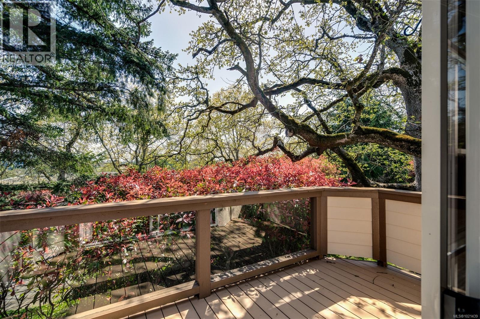 22 901 Kentwood Lane, Saanich